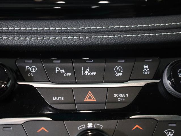 Used 2022 Chrysler Pacifica Touring-L w/ Uconnect Theater Family Group AWD/4WD image 19