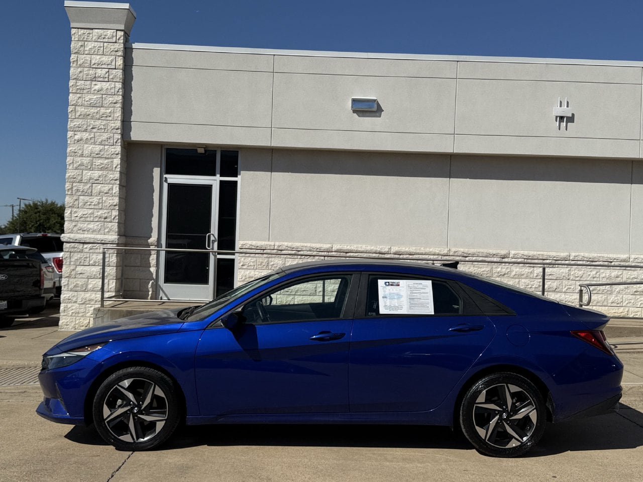 Used 2023 Hyundai Elantra SEL w/ Convenience Package FWD image 3