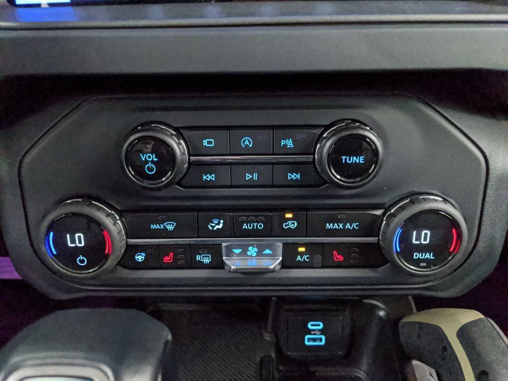 Certified 2025 Ford Bronco Badlands AWD/4WD image 11