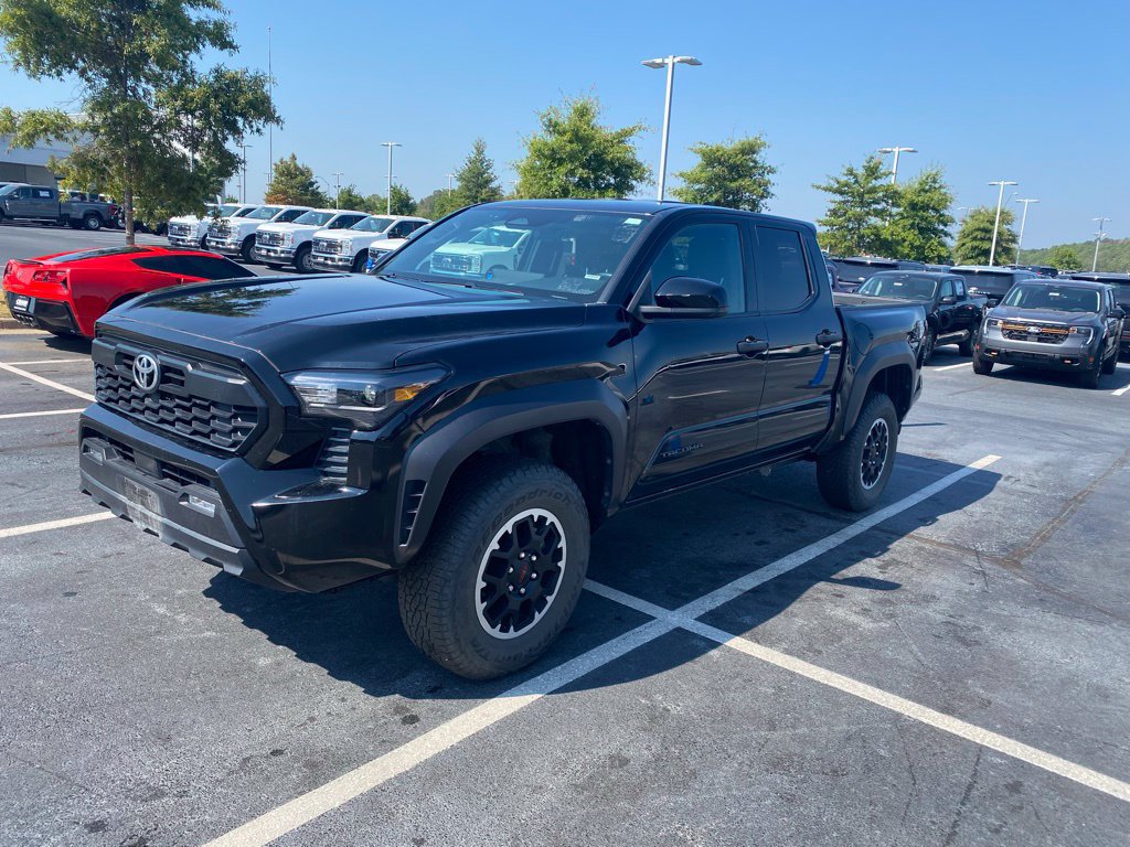 Used 2025 Toyota Tacoma TRD Off-Road AWD/4WD image 3