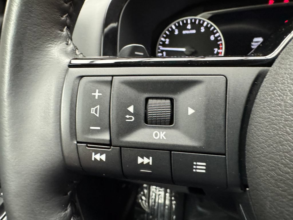 Used 2025 Nissan Pathfinder SL AWD/4WD image 15