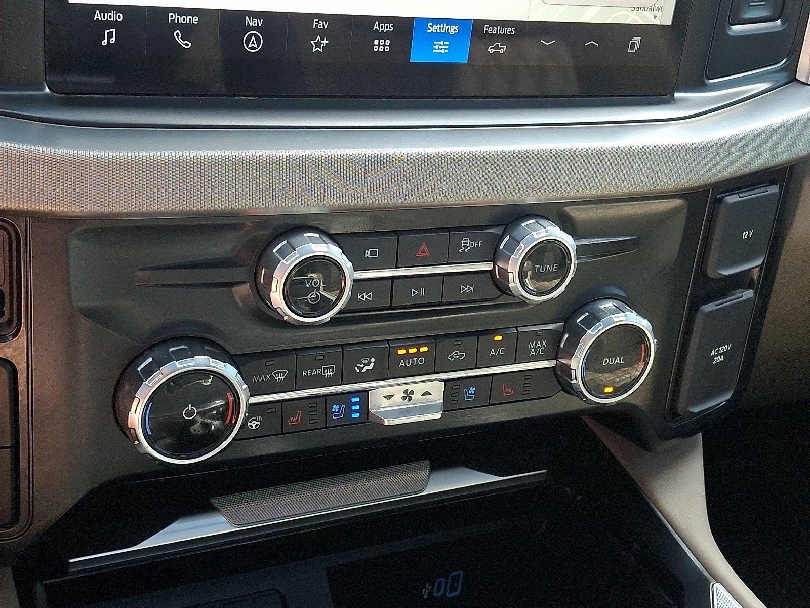 Certified 2025 Ford F450 Platinum w/ Platinum Plus Package AWD/4WD image 15