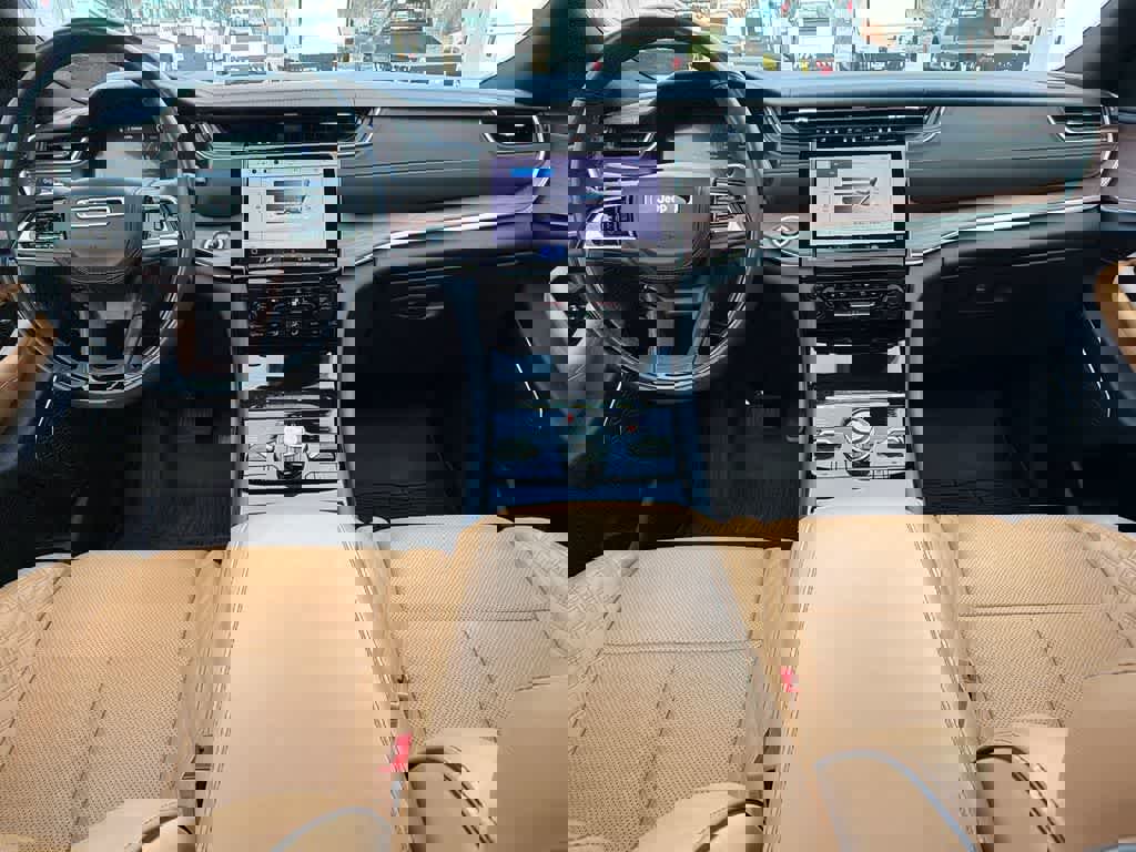 Used 2023 Jeep Grand Cherokee Summit w/ Luxury Tech Group V image 20