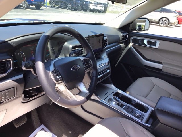 Certified 2022 Ford Explorer XLT w/ Equipment Group 202A AWD/4WD image 8