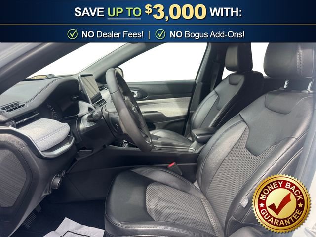 Used 2024 Jeep Compass Latitude AWD/4WD image 14