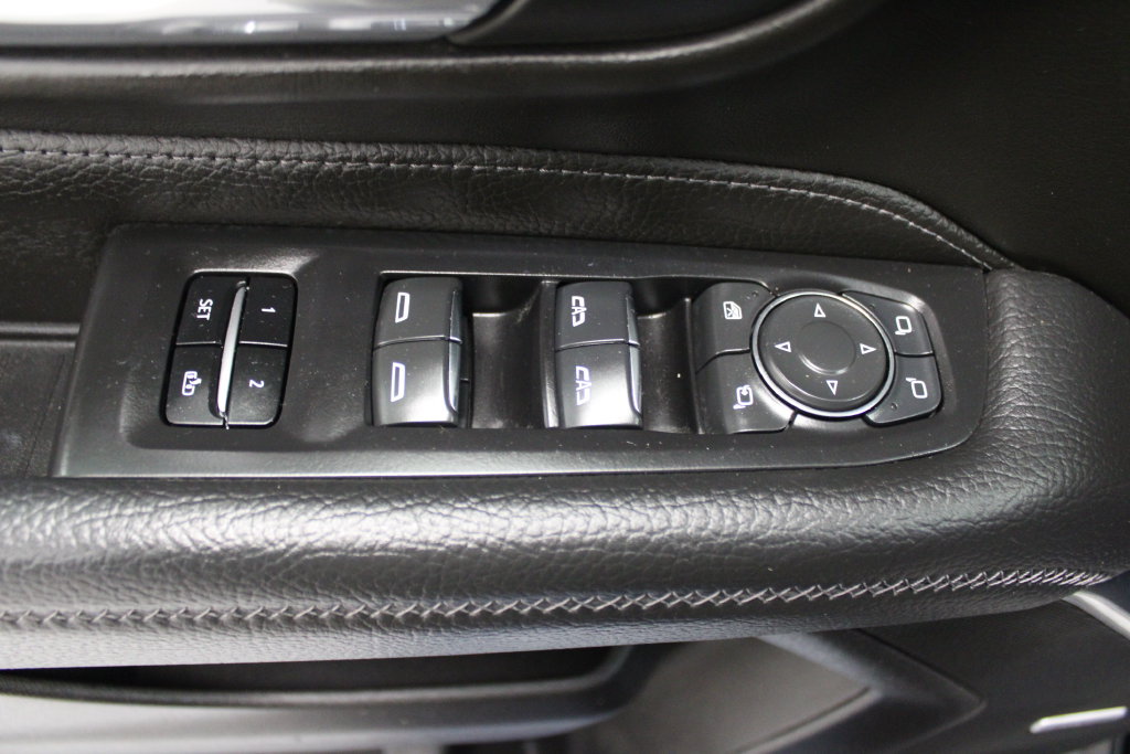 Used 2024 GMC Yukon Denali AWD/4WD image 13