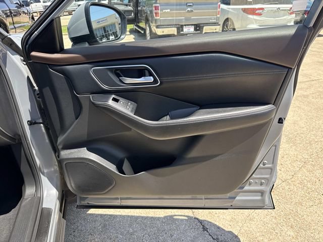 Used 2023 Nissan Rogue Platinum w/ Platinum Premium Package AWD/4WD image 13