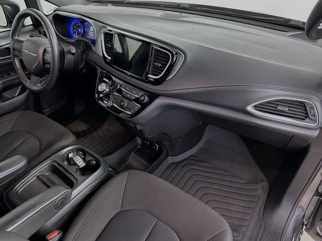 Used 2021 Chrysler Pacifica Touring w/ S Appearance Package FWD image 33