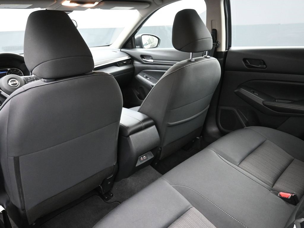 Used 2024 Nissan Altima 2.5 SV image 2