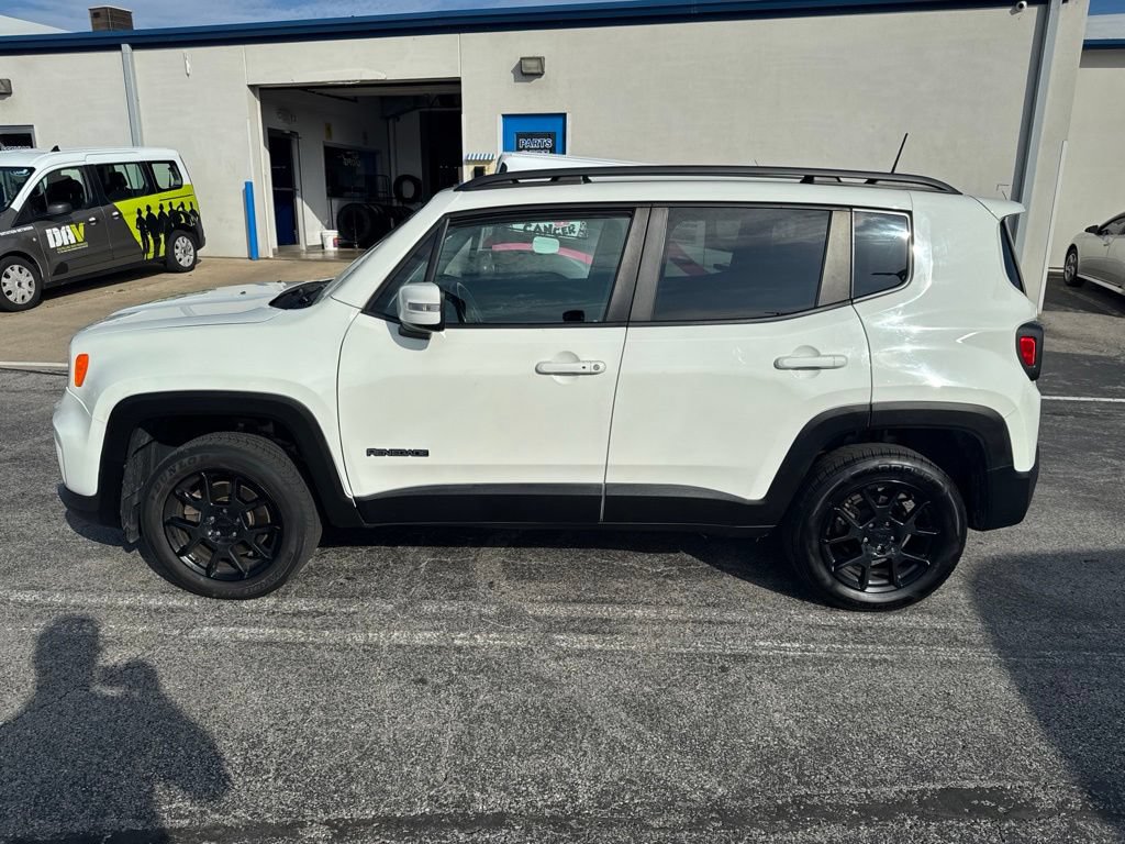 Used 2020 Jeep Renegade Altitude AWD/4WD image 12