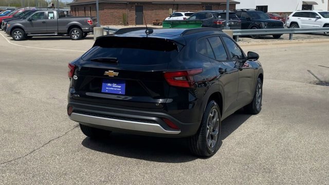 Used 2024 Chevrolet Trax LT FWD image 9