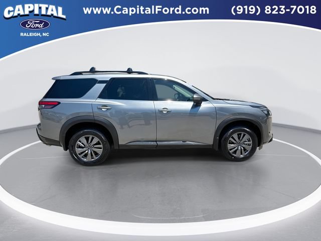 Used 2025 Nissan Pathfinder SV FWD image 9