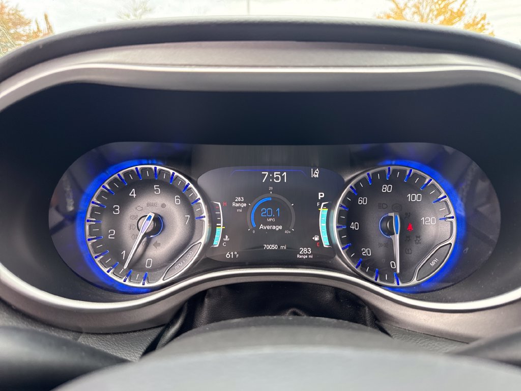 Used 2023 Chrysler Pacifica Touring-L FWD image 22