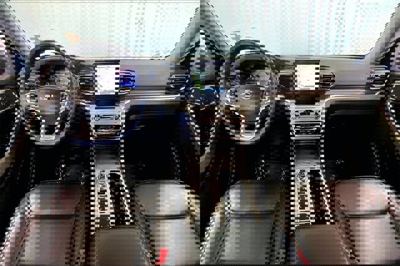 Certified 2022 Ford Explorer XLT w/ Equipment Group 202A image 15