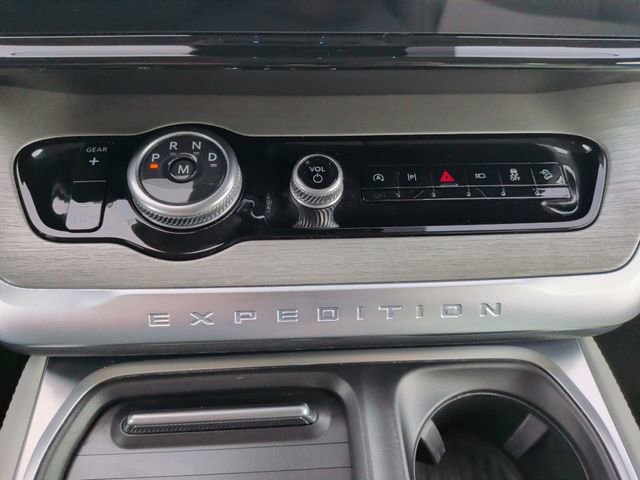 Certified 2025 Ford Expedition Platinum w/ Driver's Package AWD/4WD image 22