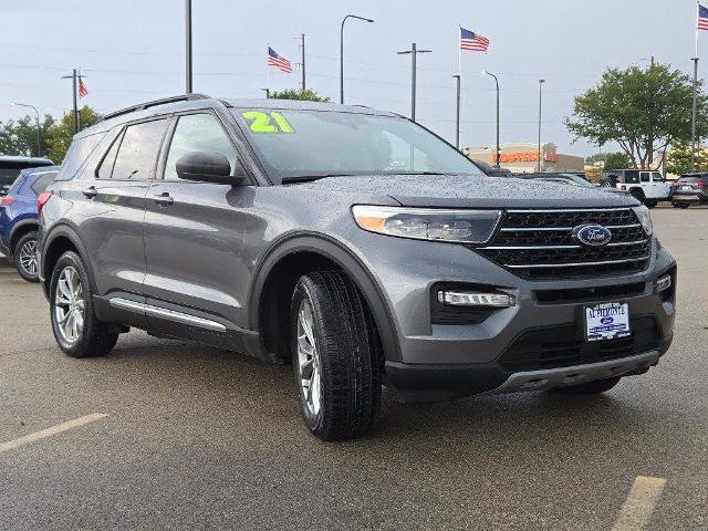 Certified 2021 Ford Explorer XLT w/ Equipment Group 202A AWD/4WD image 3