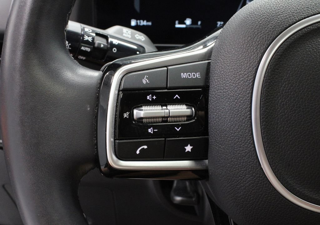Used 2025 Kia Carnival SX Prestige FWD image 29
