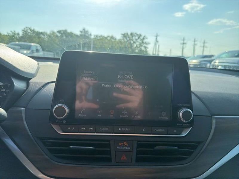 Used 2025 Nissan Altima 2.5 SV FWD image 8