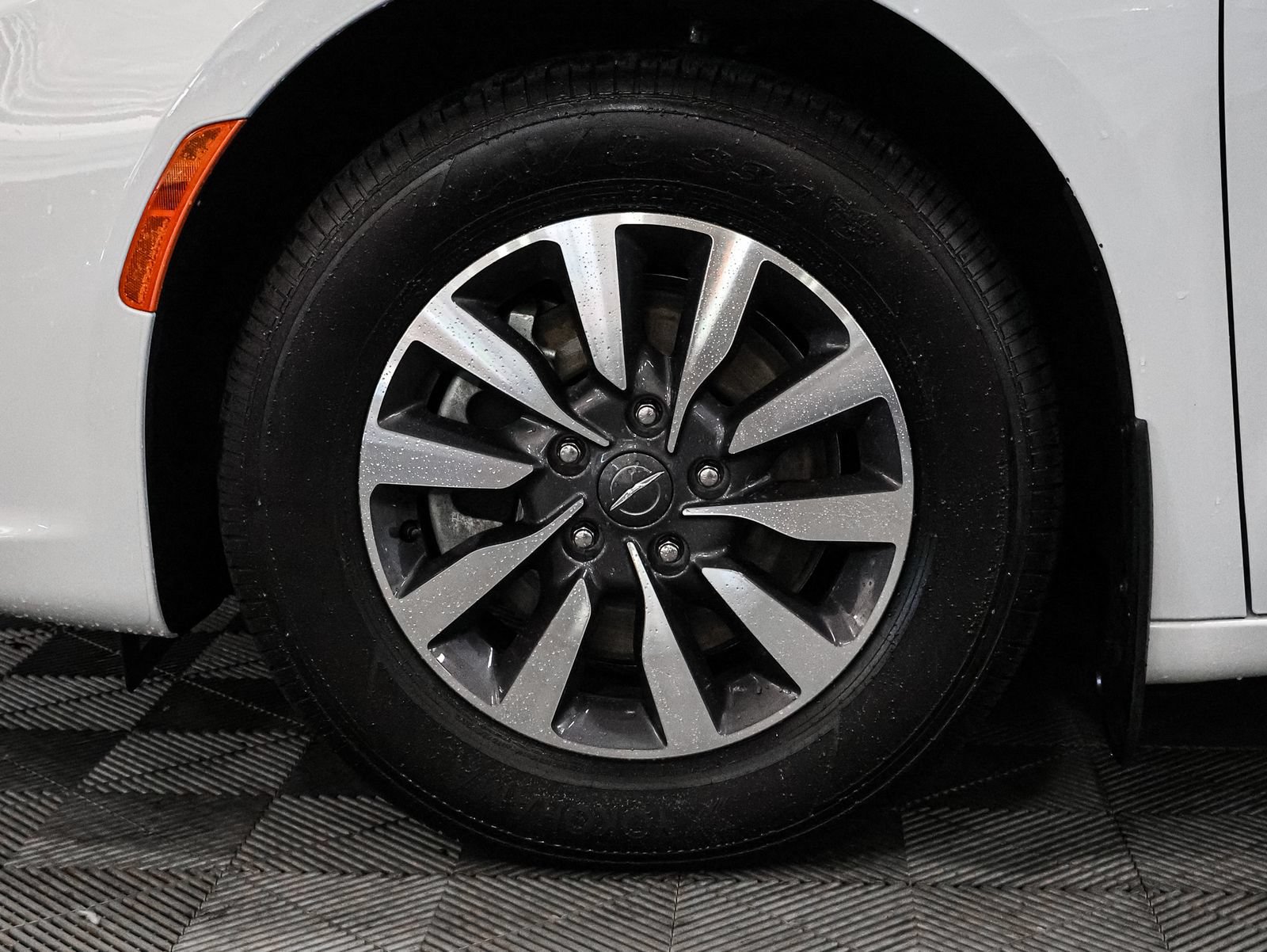 Used 2021 Chrysler Pacifica Touring-L FWD image 18