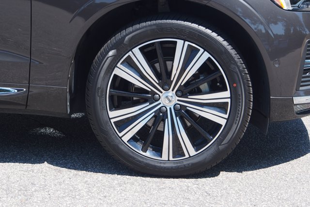 Used 2023 Volvo XC60 B5 Ultimate w/ Protection Package Premier FWD image 10