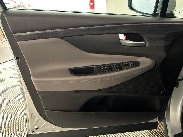 Used 2020 Hyundai Santa Fe SE FWD image 15