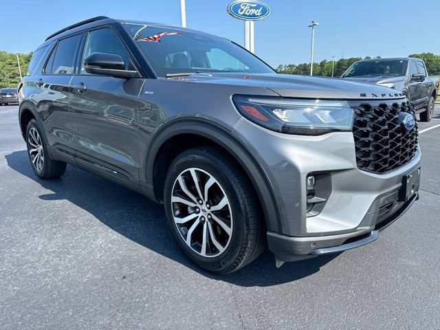 Certified 2025 Ford Explorer ST-Line AWD/4WD image 28