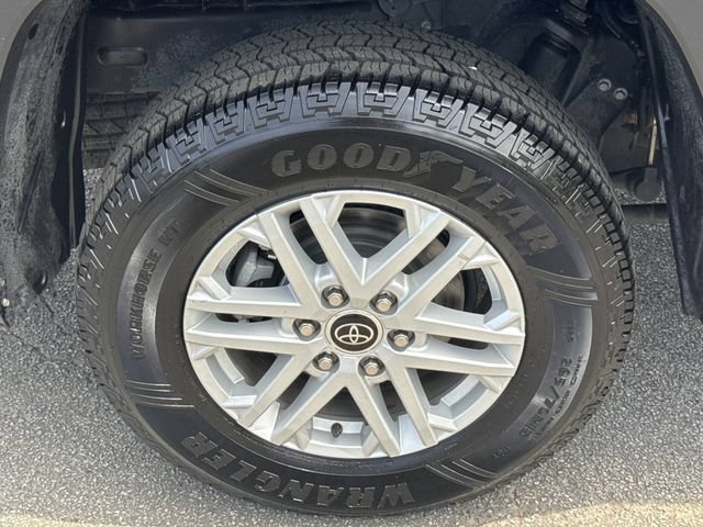 Used 2022 Toyota Tundra SR5 w/ Convenience Package RWD image 16