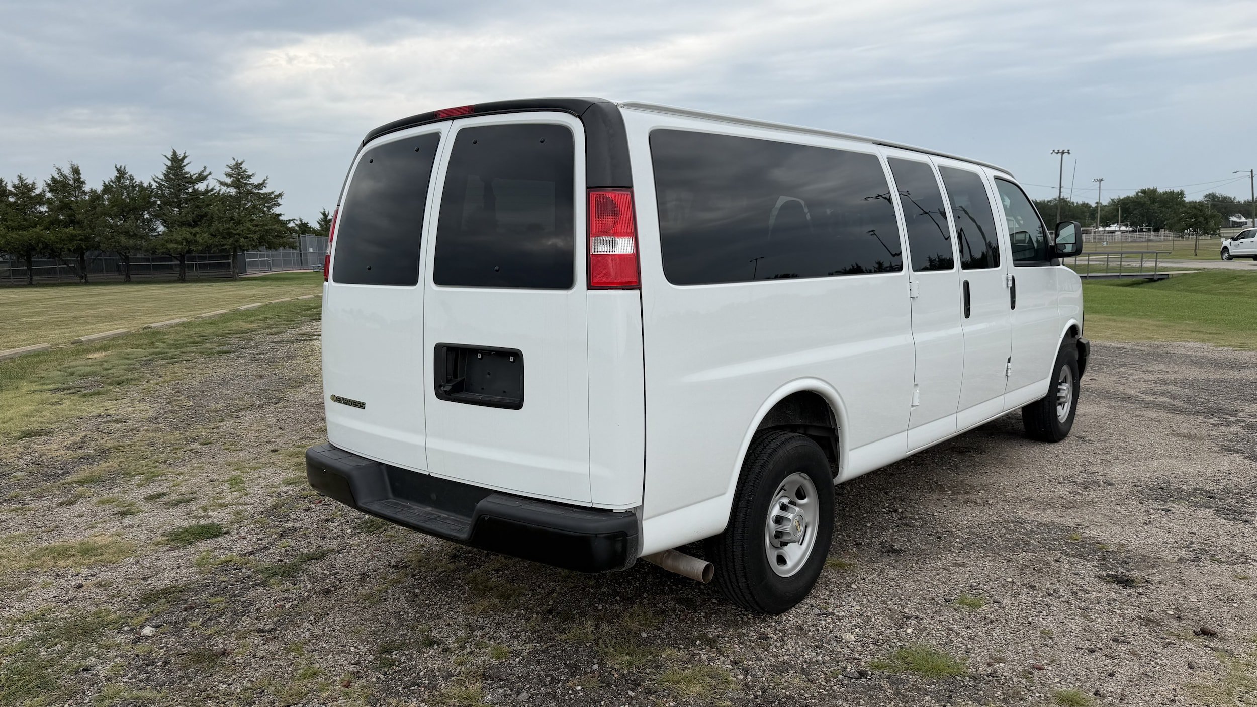 Used 2024 Chevrolet Express 3500 LS RWD image 3