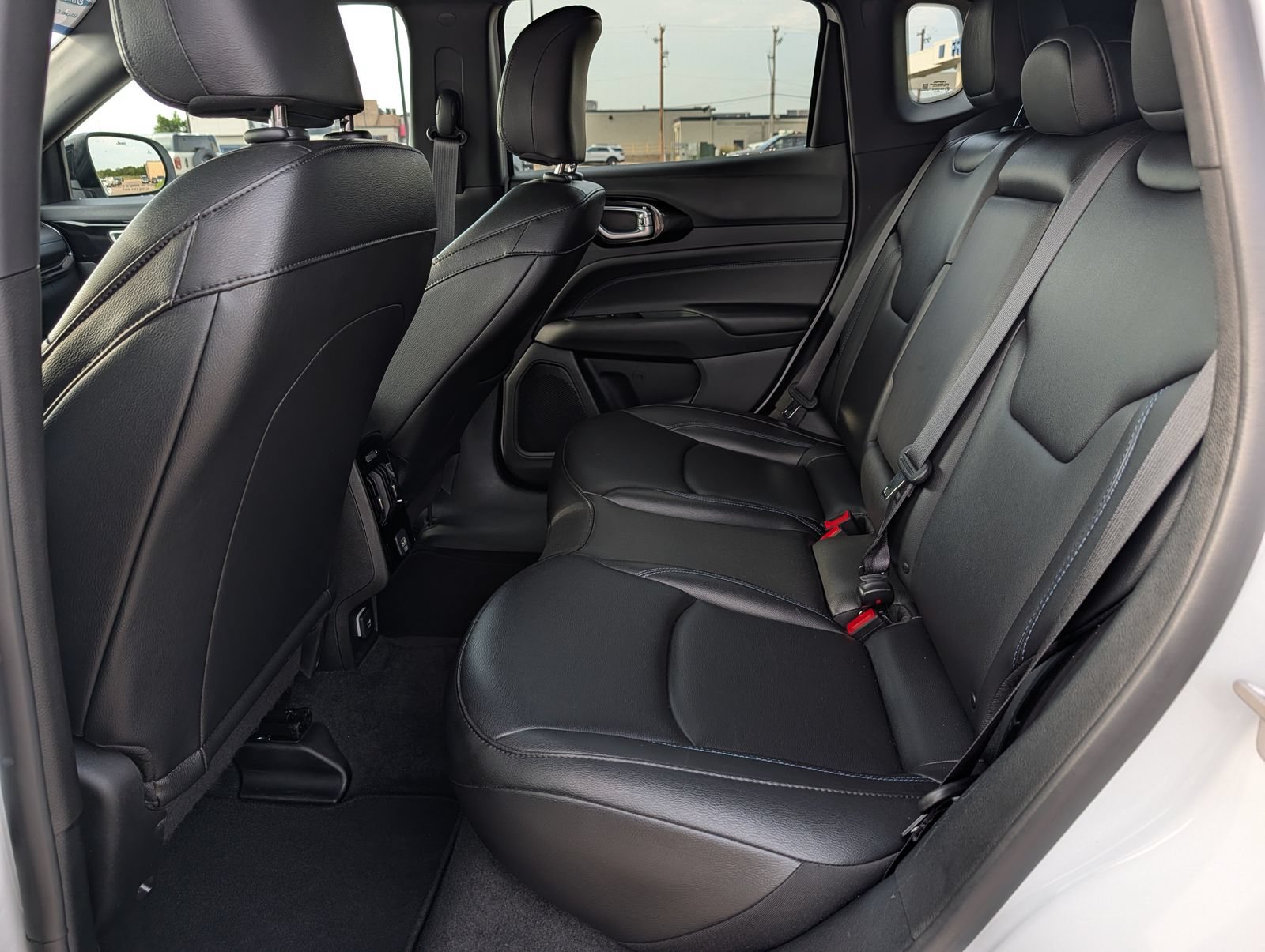 Used 2026 Jeep Compass Limited AWD/4WD image 19