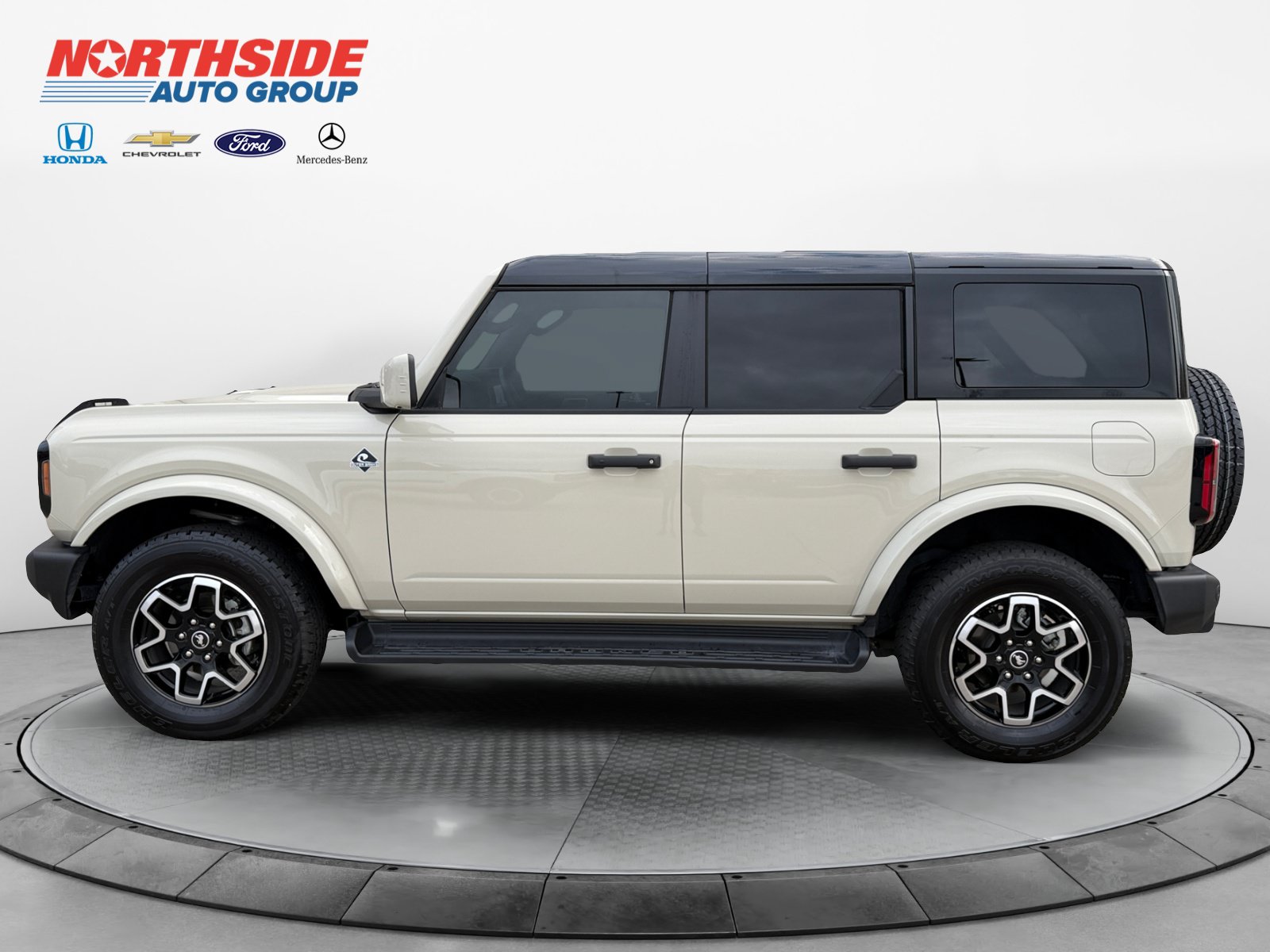 Certified 2026 Ford Bronco Outer Banks AWD/4WD image 4
