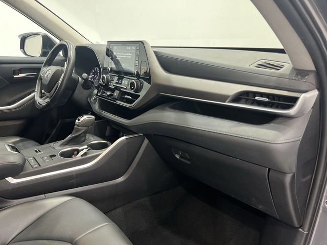 Used 2022 Toyota Highlander XLE FWD image 26