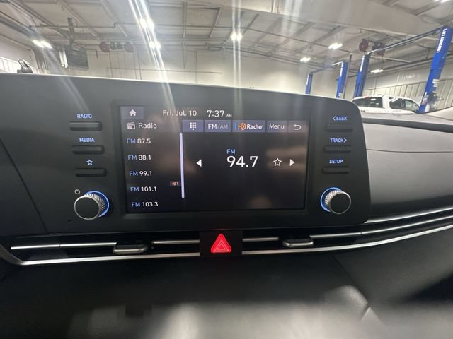 Used 2025 Hyundai Elantra SE FWD image 16