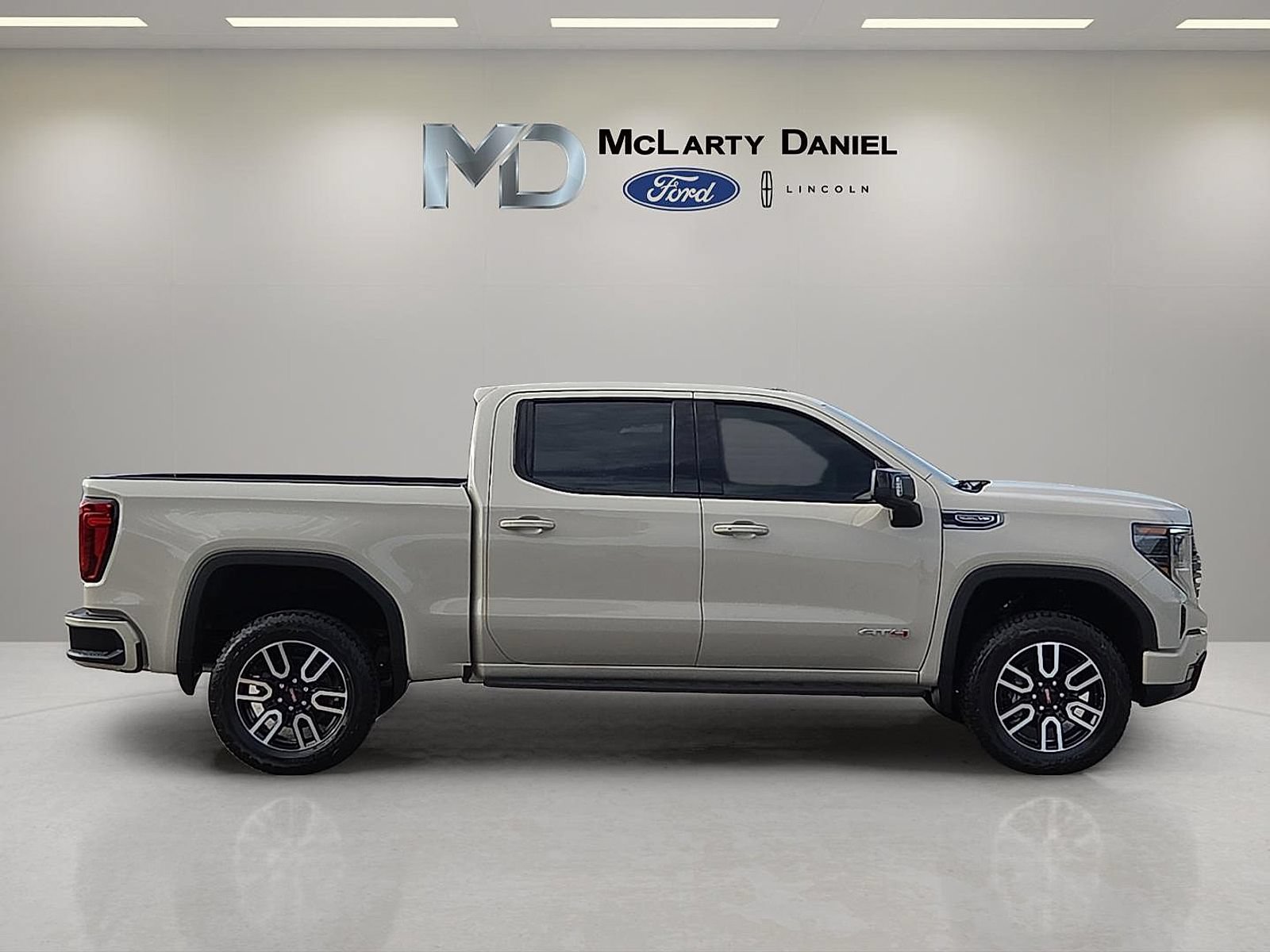 Used 2026 GMC Sierra 1500 AT4 w/ AT4 Premium Package AWD/4WD image 6