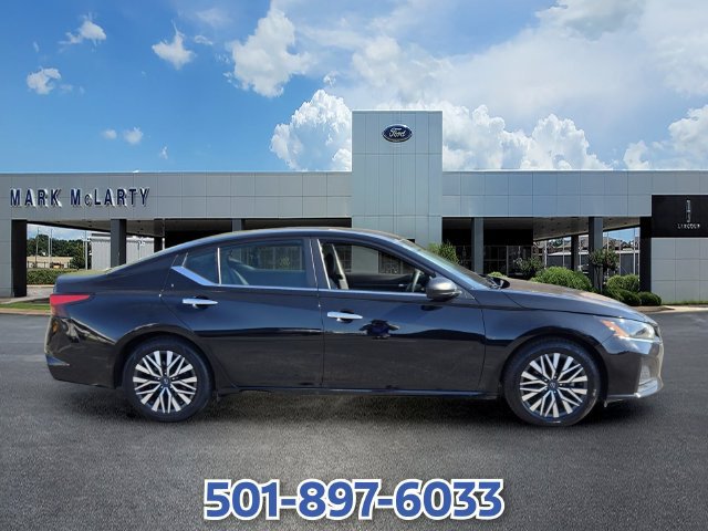 Used 2024 Nissan Altima 2.5 SV FWD image 6