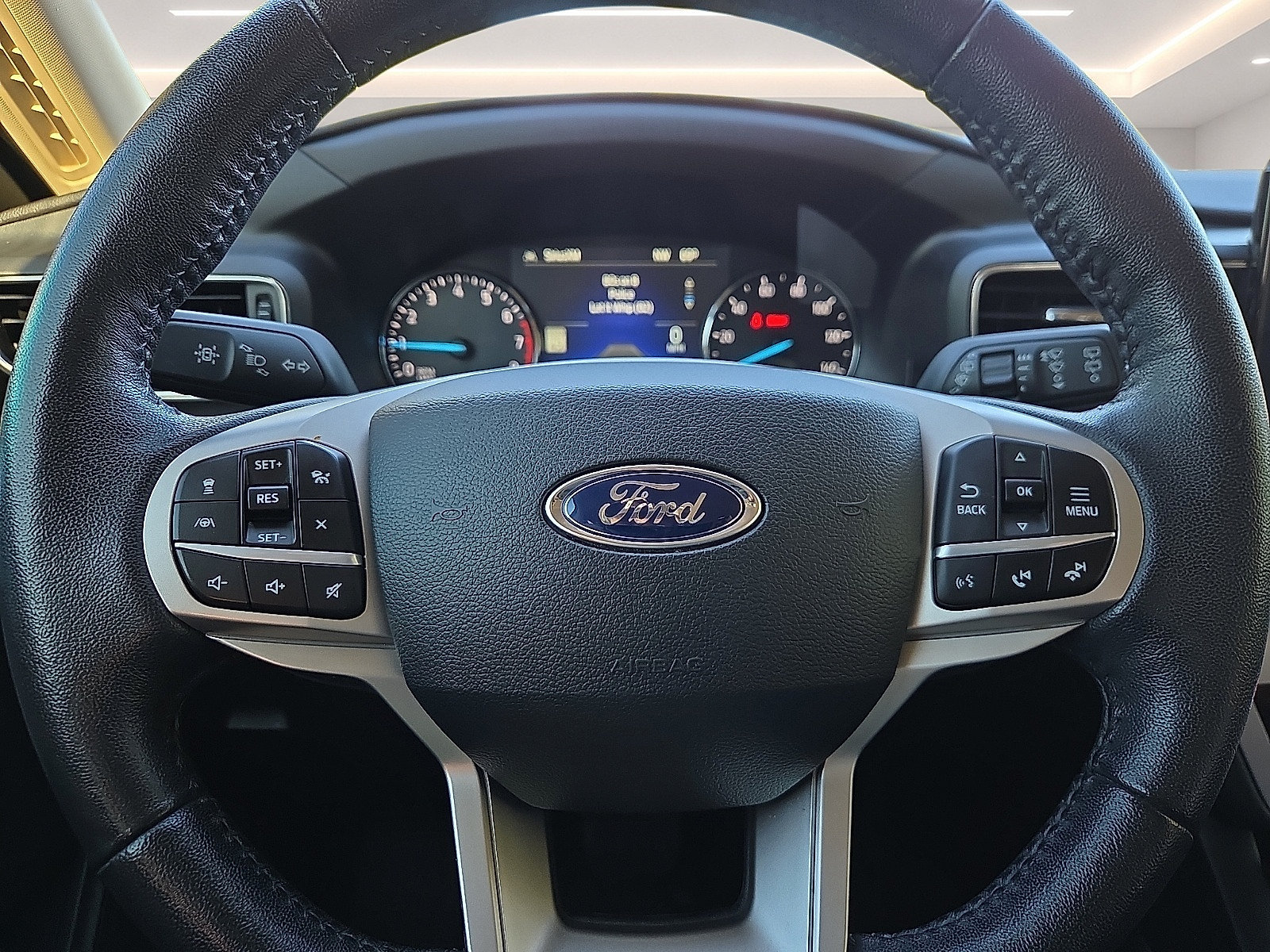 Certified 2022 Ford Explorer XLT w/ Equipment Group 202A AWD/4WD image 24