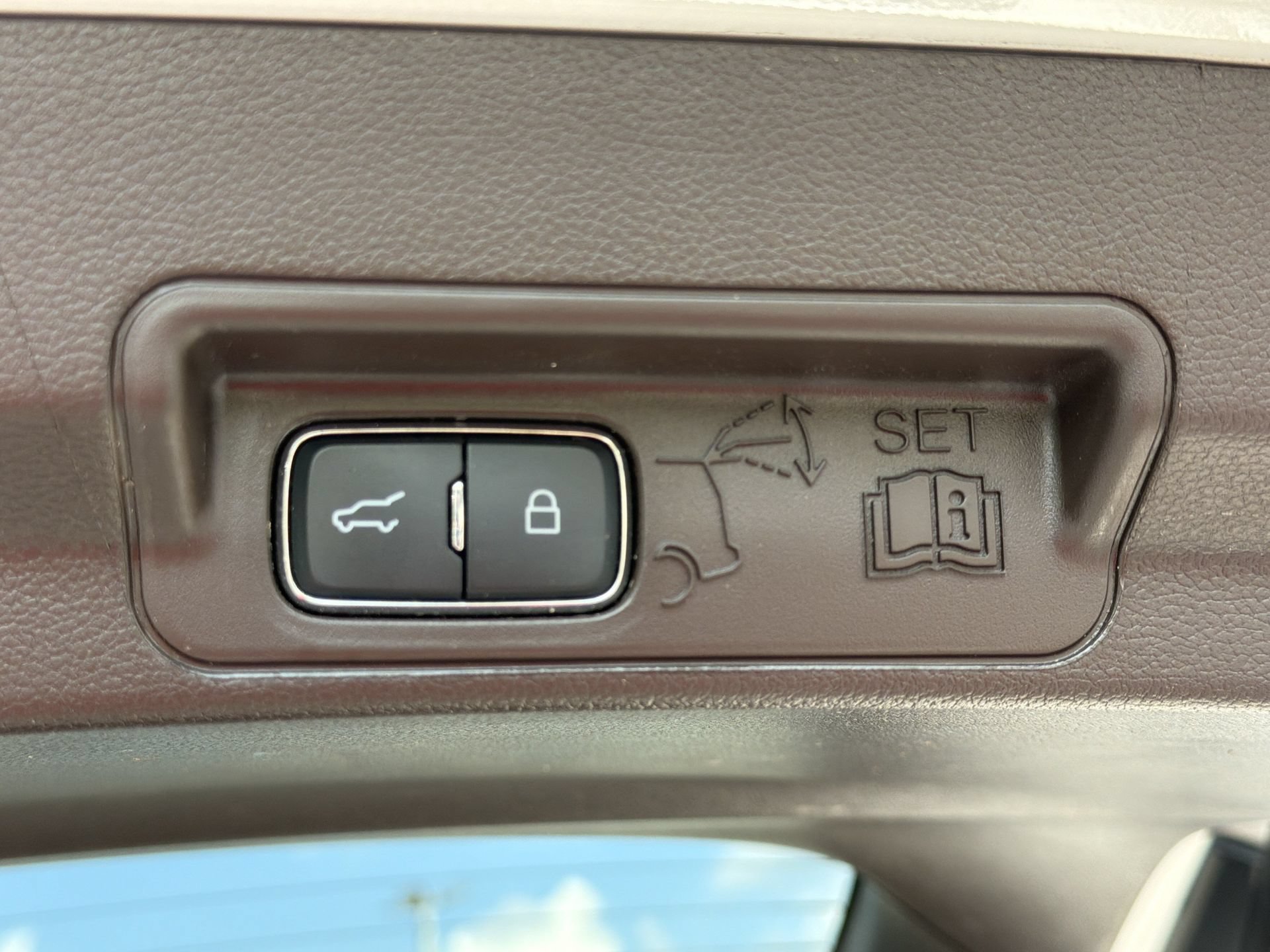 Certified 2021 Ford Explorer King Ranch w/ Premium Technology Package AWD/4WD image 2