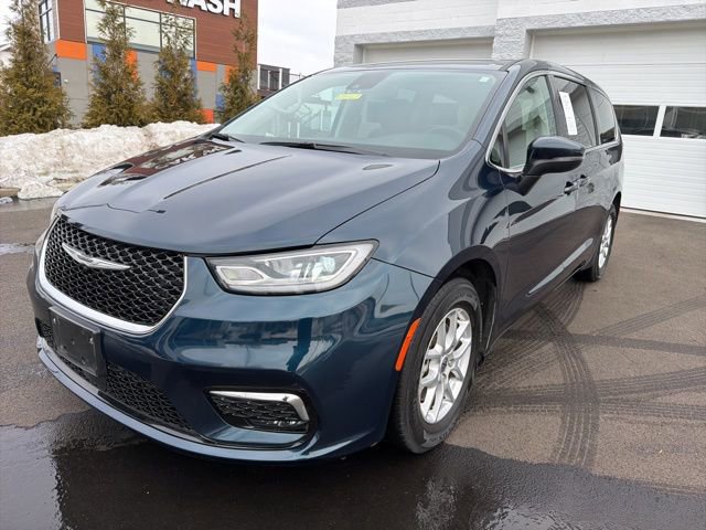 Used 2023 Chrysler Pacifica Touring-L image 8