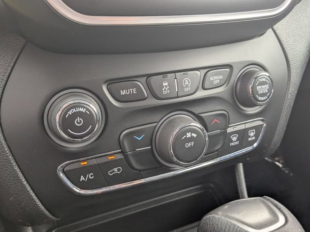 Used 2019 Jeep Cherokee Latitude w/ Popular Appearance Group AWD/4WD image 15
