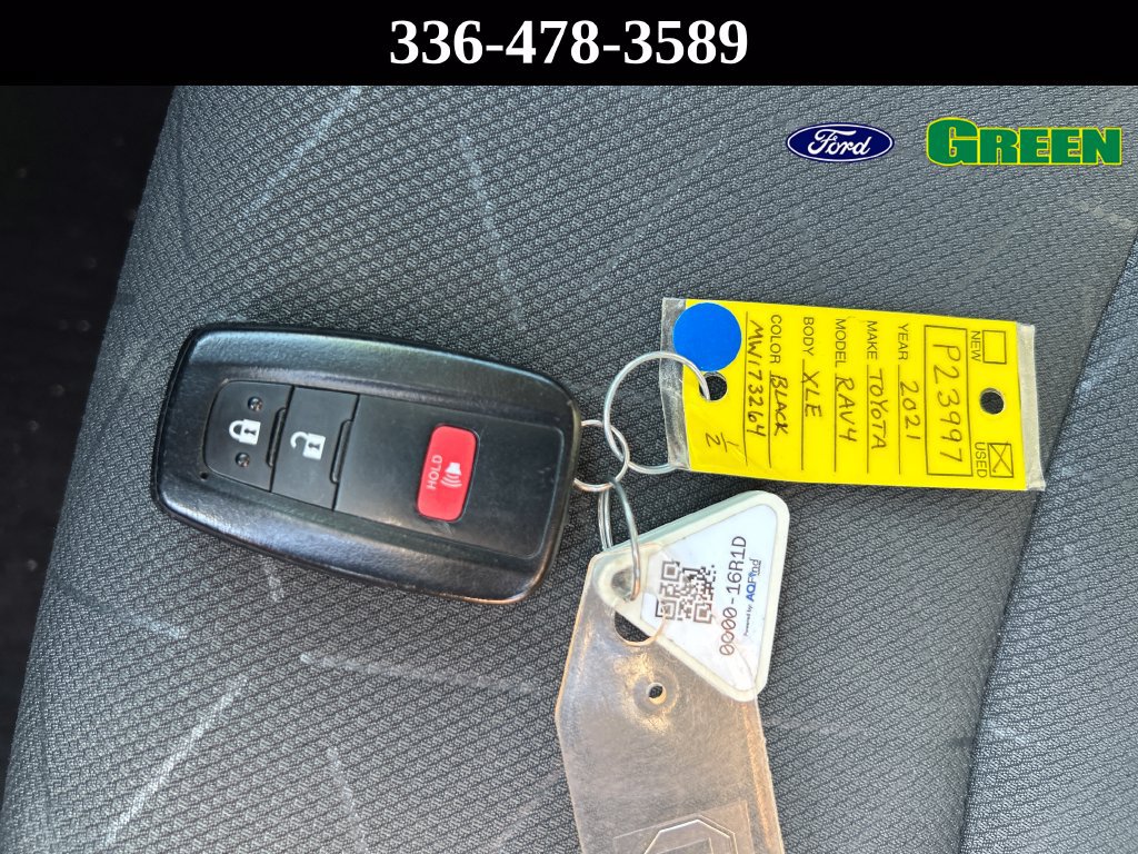 Used 2021 Toyota RAV4 XLE FWD image 30