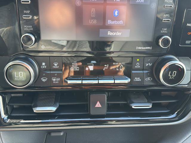 Used 2020 Toyota Highlander L AWD/4WD image 28