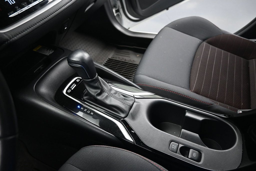 Used 2025 Toyota Corolla SE w/ SE Premium Package FWD image 17