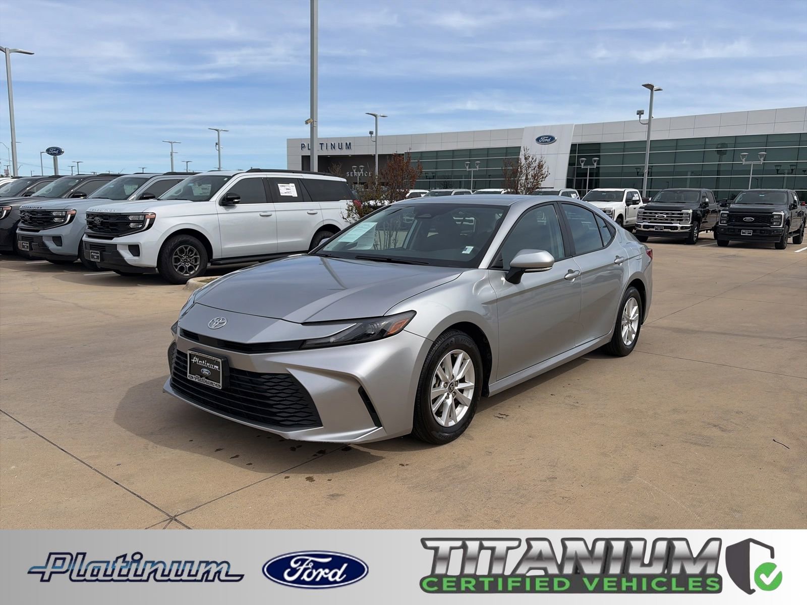 Used 2025 Toyota Camry LE FWD image 1