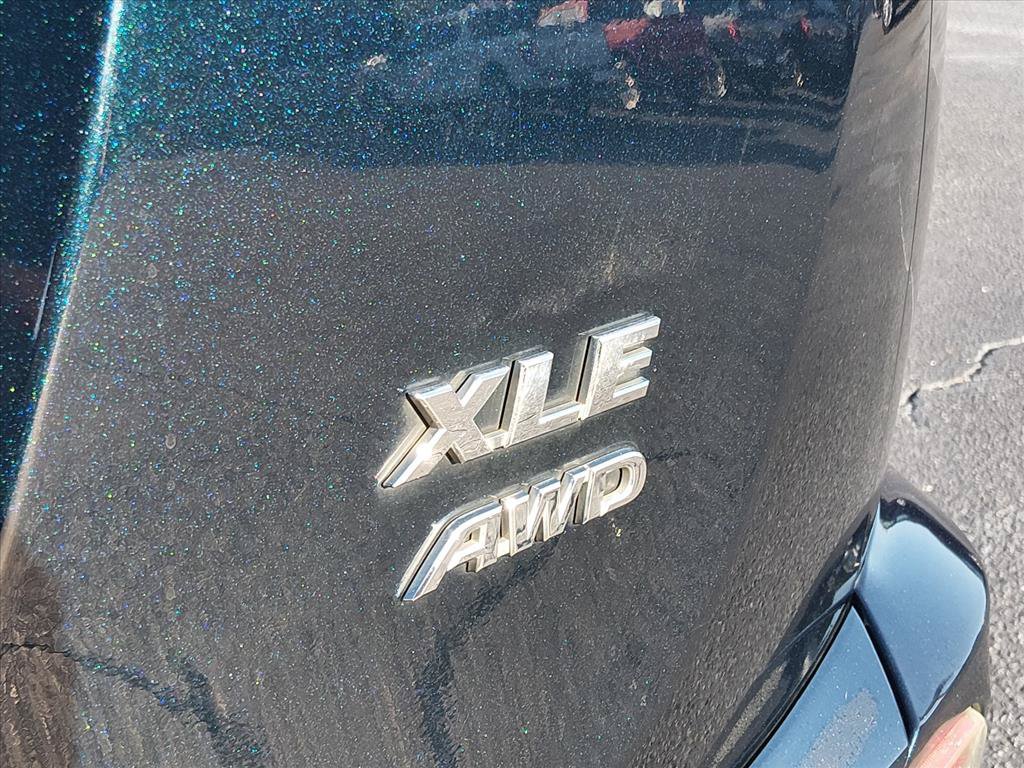 Used 2018 Toyota RAV4 XLE w/ All Weather Liner Package AWD/4WD image 17