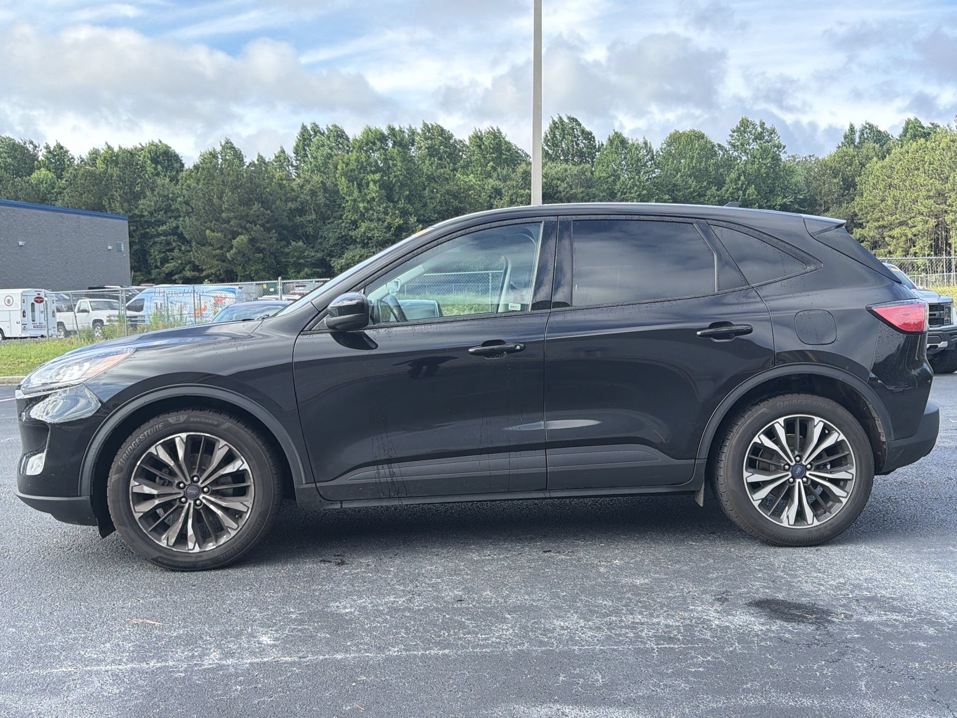 Certified 2022 Ford Escape SE w/ SE Sport Appearance Package FWD image 2
