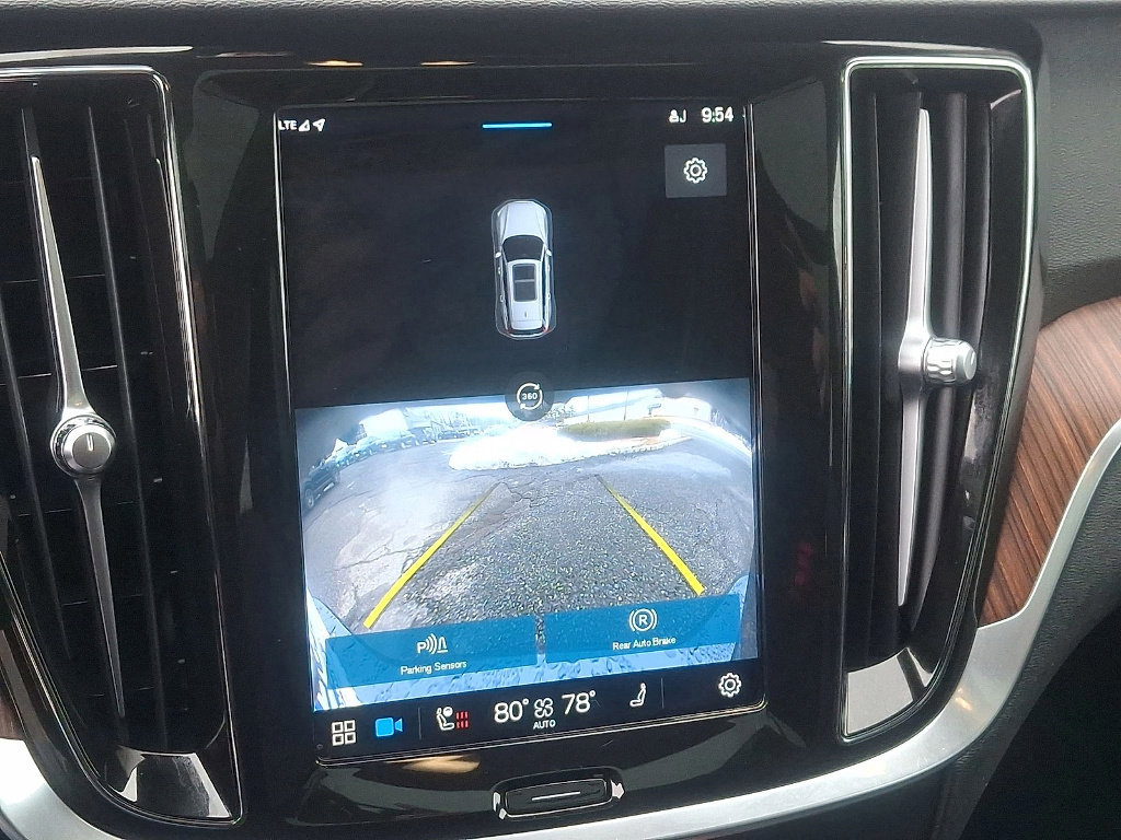 Used 2023 Volvo V60 B5 Cross Country Plus image 26