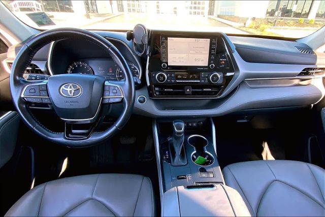 Used 2021 Toyota Highlander XLE image 15