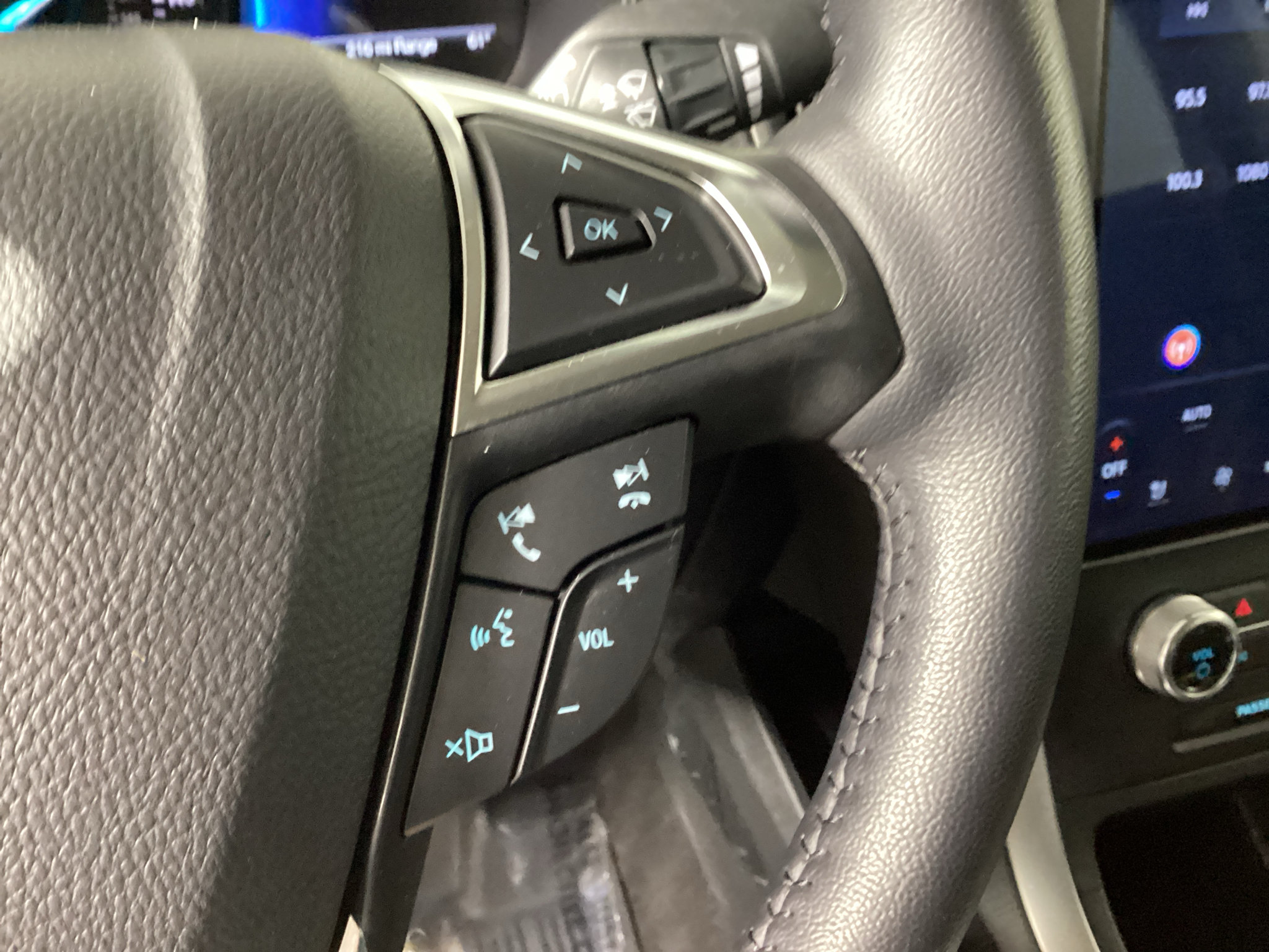 Certified 2024 Ford Edge SEL w/ Convenience Package AWD/4WD image 24