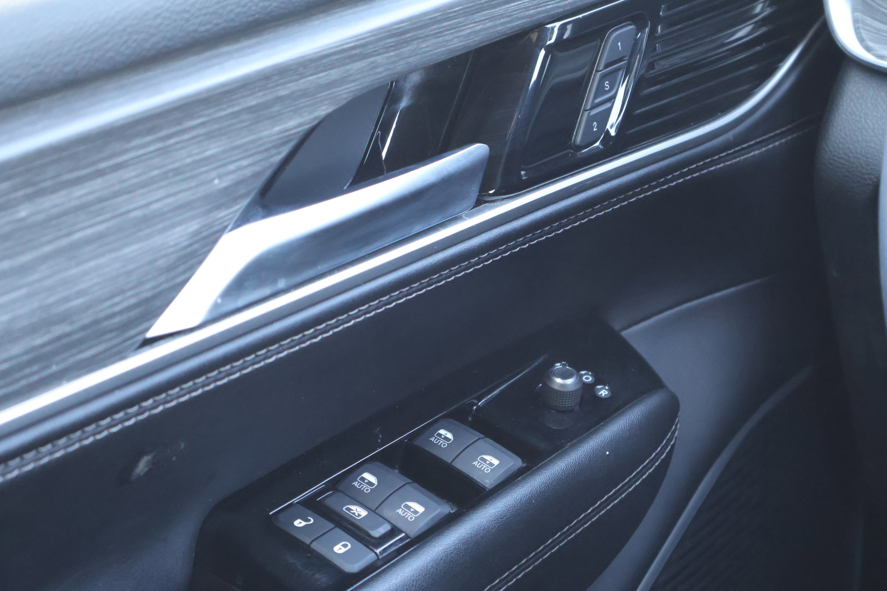 Used 2024 Jeep Wagoneer Series II w/ Flexible Seating Group image 17