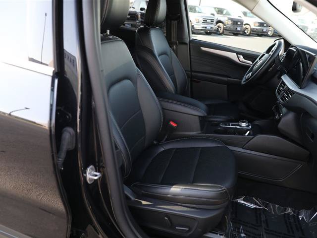 Certified 2025 Ford Escape Platinum AWD/4WD image 28