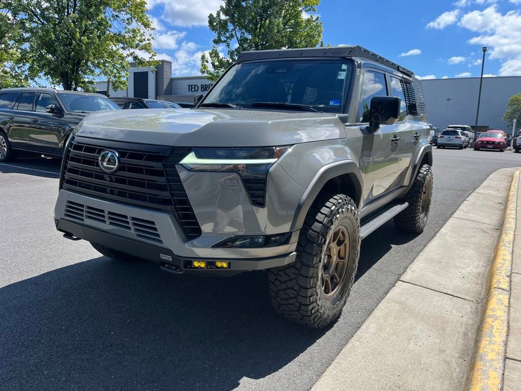 Used 2024 Lexus GX 550 AWD/4WD image 3